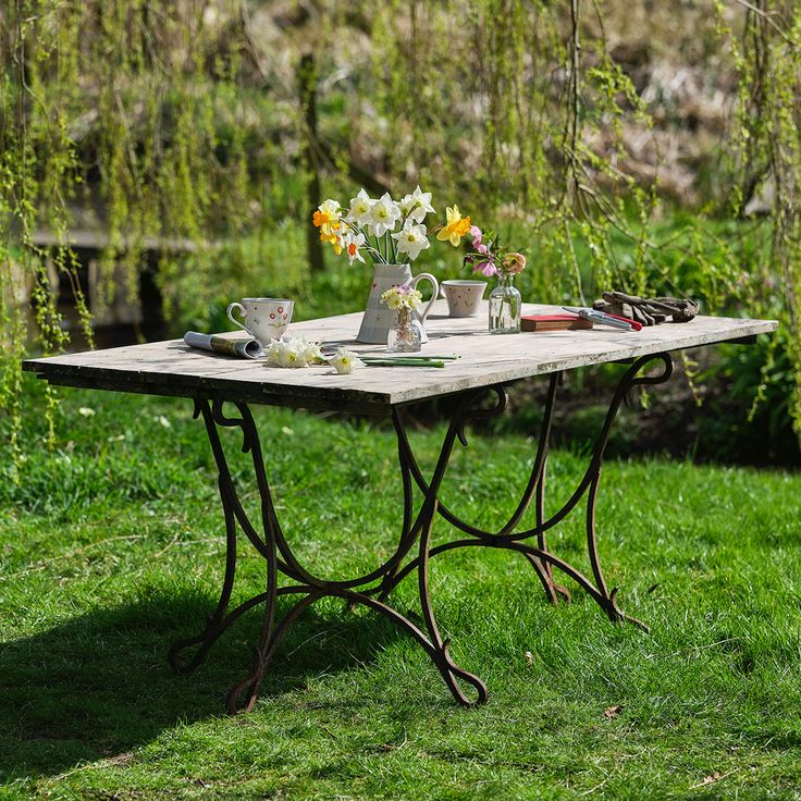 Harriet Garden Table